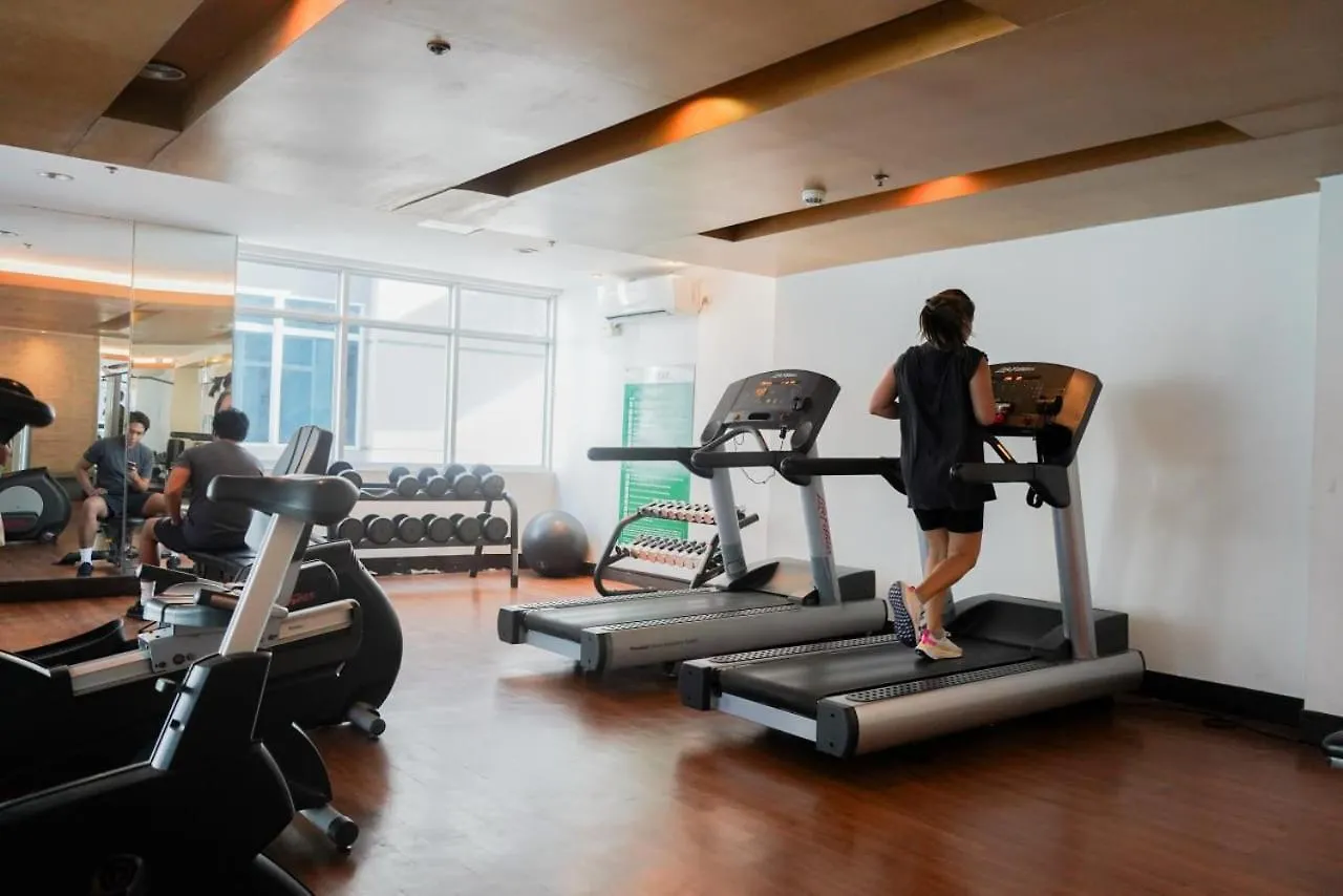 Beautiful 1-Bedroom Condo In Makati - Pool, Gym & Near Airport Manila