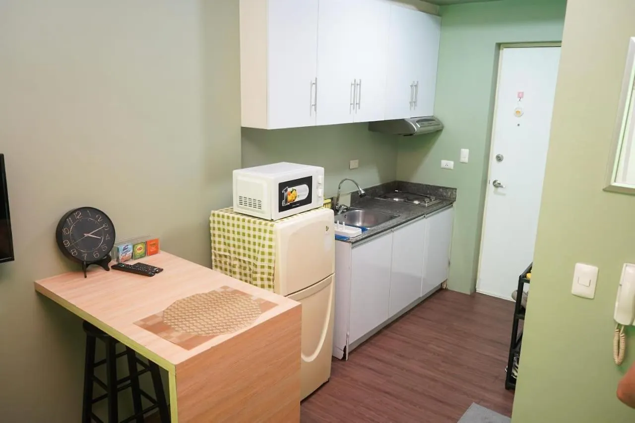 Apartment Beautiful 1-Bedroom Condo In Makati - Pool, Gym & Near Airport Manila