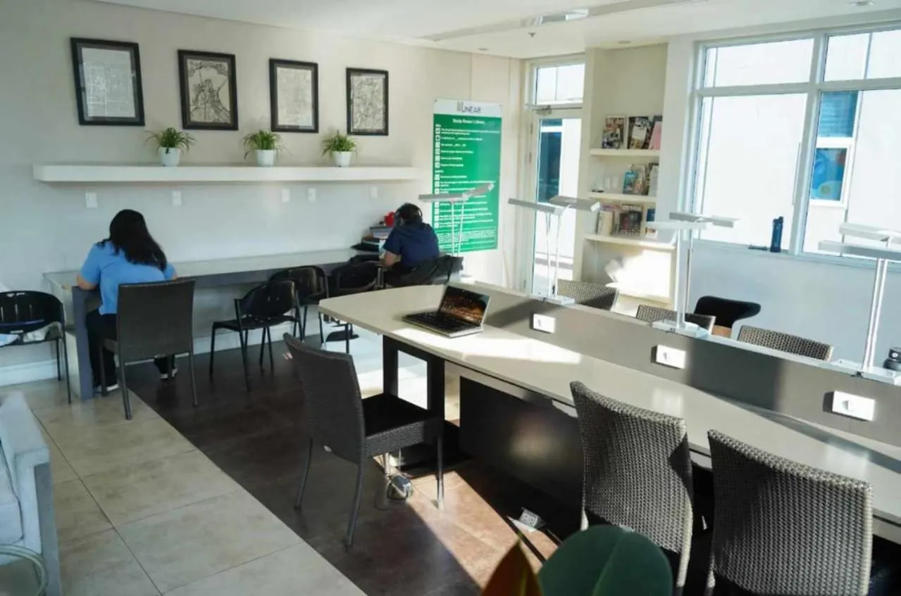 Beautiful 1-Bedroom Condo In Makati - Pool, Gym & Near Airport Manila 0*,